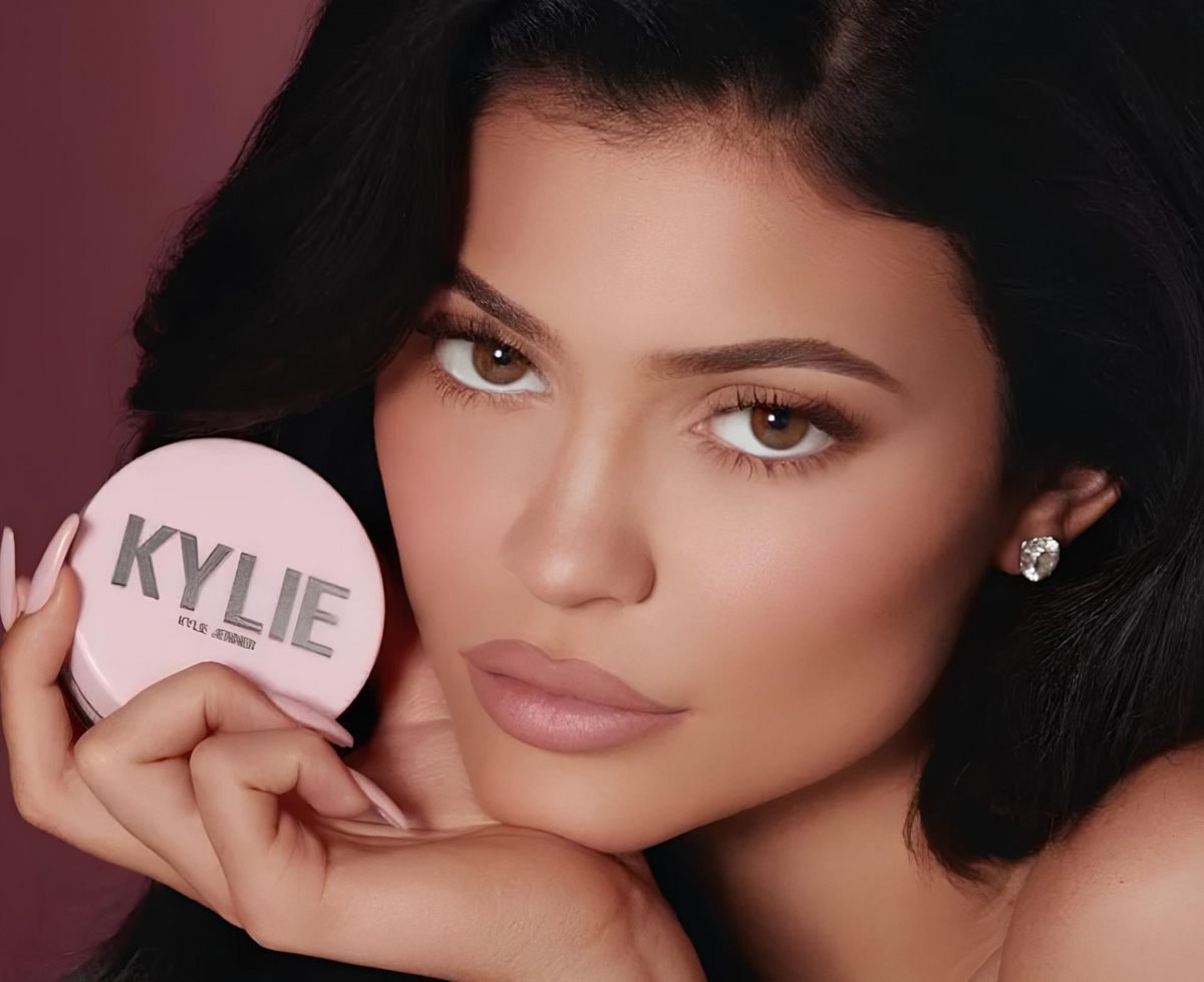 Kylie Jenner e a Kylie Cosmetics: Como Construiu um Império de Beleza